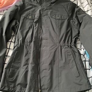 gray north face windbreaker